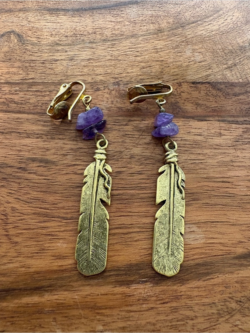 Vintage Gold Tone Feather Clip-On Earrings with Amethyst Colored Chips